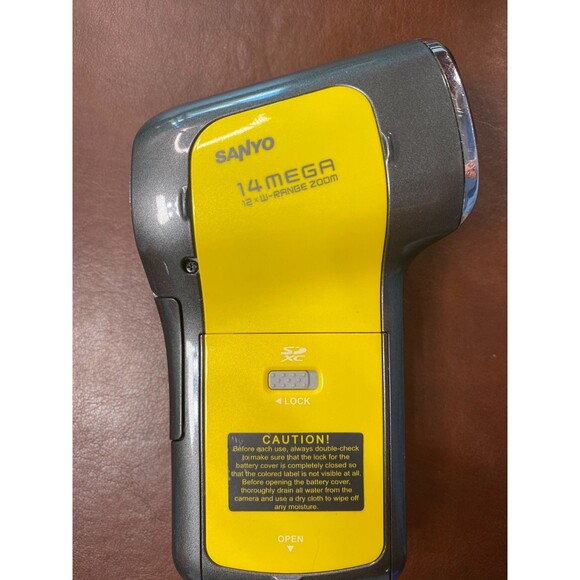 Sanyo Xacti VPC-CA102 Waterproof Dual Camera Photo & Video - GENTLY USED TESTED - Picture 5 of 16